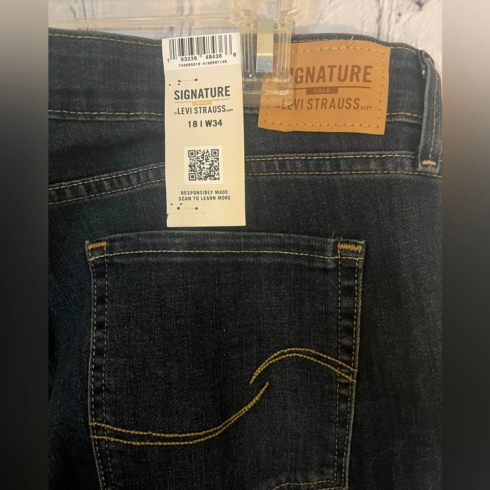 Levi’s jeans. Women’s Signature - Picture 3 of 12